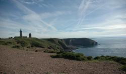 Cap-Fréhel - Côte de grés roses - Le Phare - Photo - Michel CRIVELLARO
