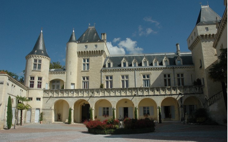 Château de La Rivière - Domaine du XVIè siècle, restaurée par Viollet-le-Duc - © Marion CRIVELLARO