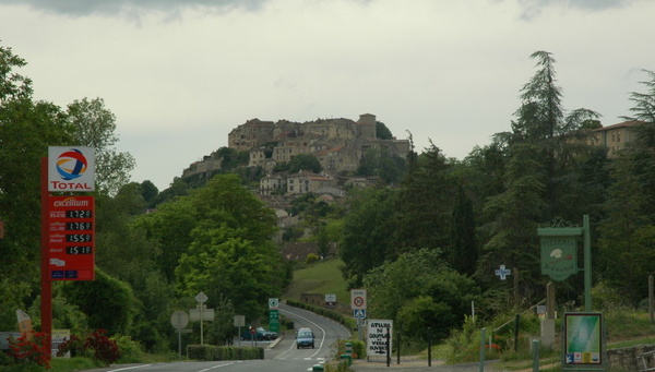 Cordes-sur-Ciel - Une des plus anciennes bastides du Midi-Pyrénées située à 25 km d'Albi - © M.CRIVELLARO
