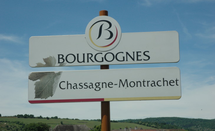 Chassagne-Montrachet  - Panneau sur la route des vins - © M.CRIVELLARO