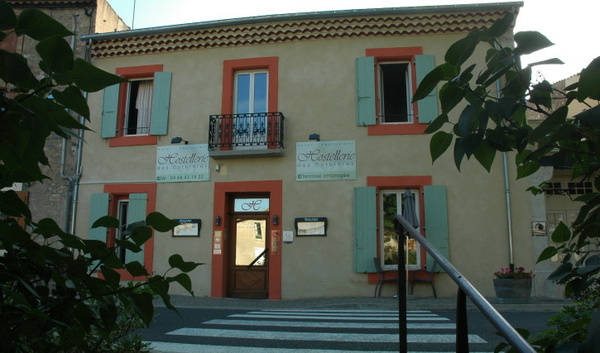  "Hostellerie des Corbières" - 9, Bd de la Promenade - 11220 Lagrasse - Tél. 04 68 43 15 22 - © M.CRIVELLARO