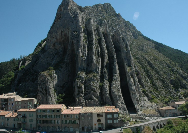 Rocher de la Baume à Sisteron - Photo Michel CRIVELLARO