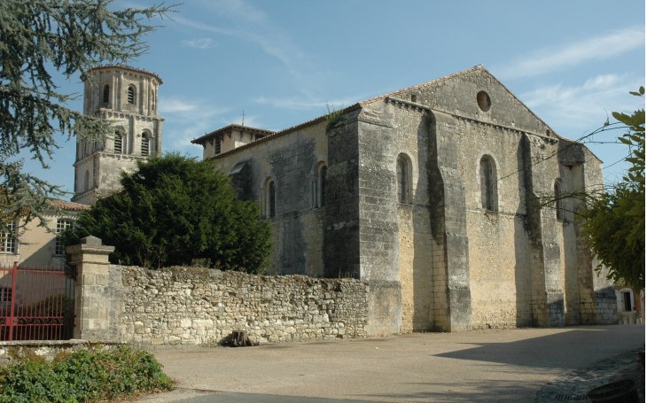 Vertheuil - Église romane XIe-XIIe siècle ancienne abbatiale -  © M.CRIVELLARO